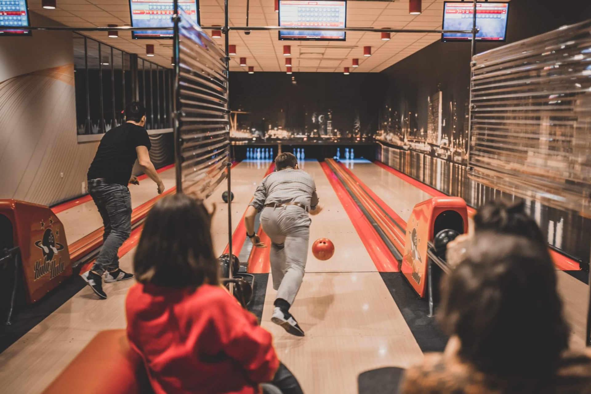  | Photo: Bowling alley